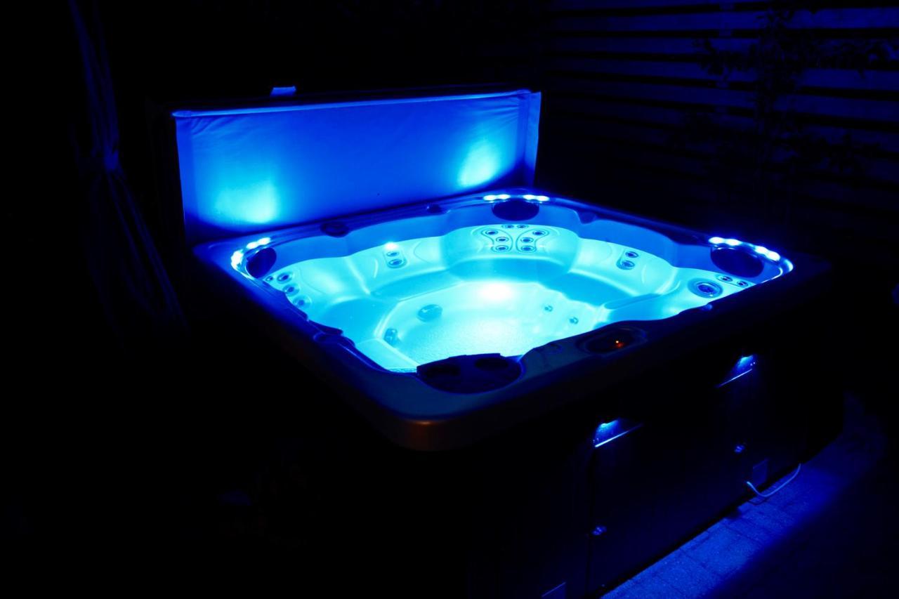 Lodge Chestnut With Hot Tub & Log Burner, Close To The Sea Kingston upon Hull